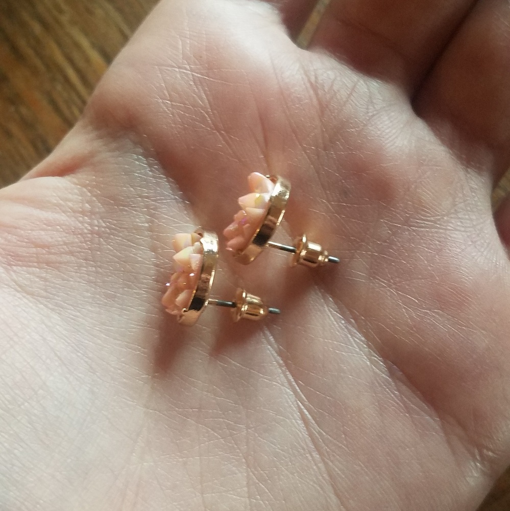 NWOT Light Pink & Gold Teardrop Druzy Studs - Picture 9 of 9